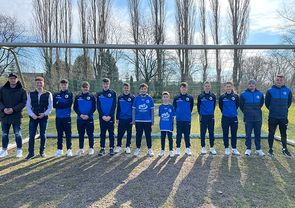 Teamfoto mit Spielern des SV Gartenstadt und NovaNox